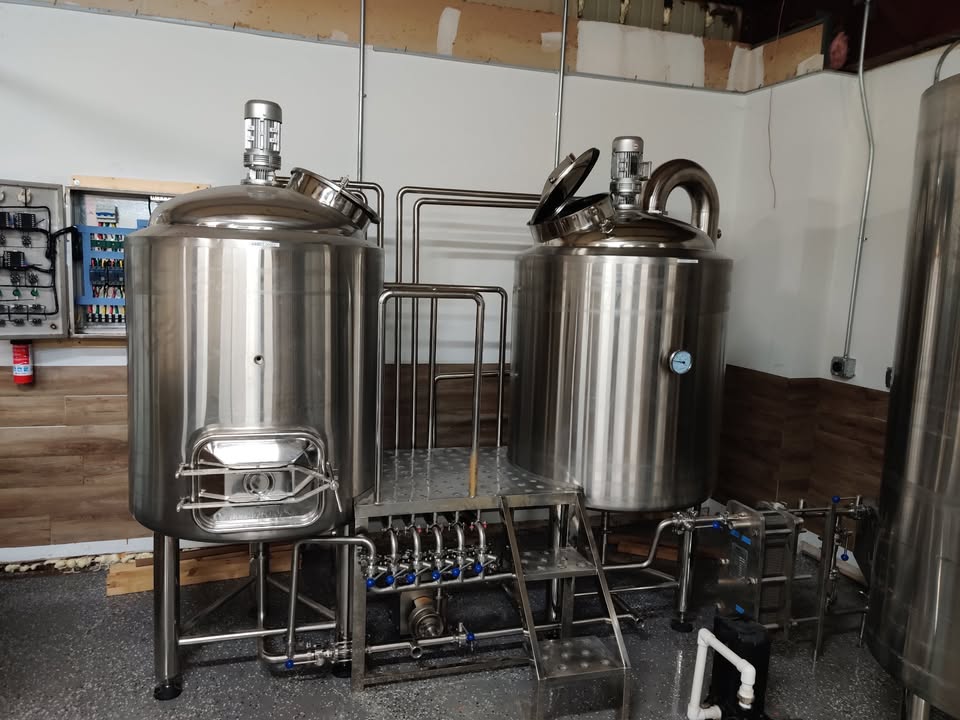 3.5bbl 500L Electric Brewhouse with Boil Kettle, Mash w/Motorized Rakes, Heat Exchanger and more!