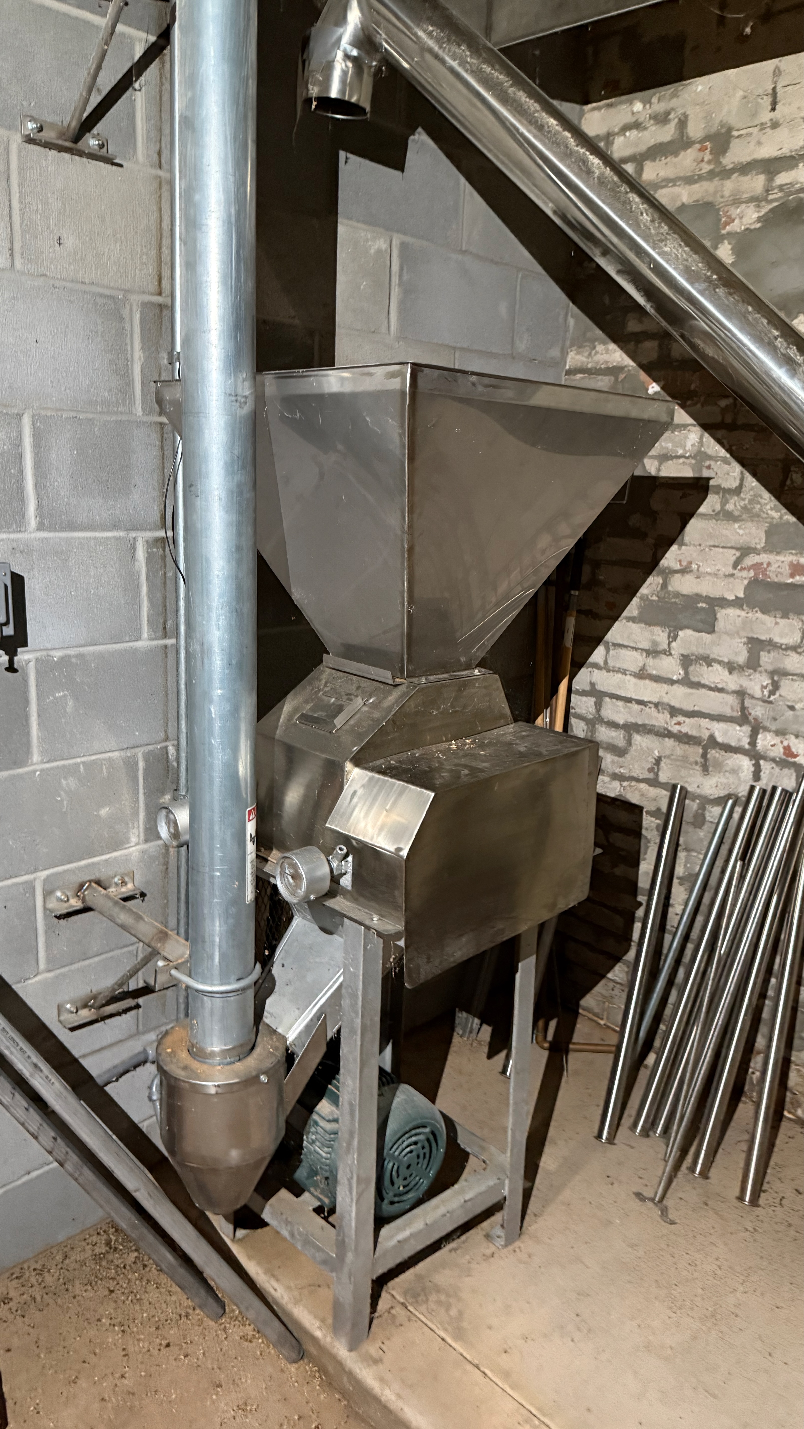 Grain Mill with Auger Feed