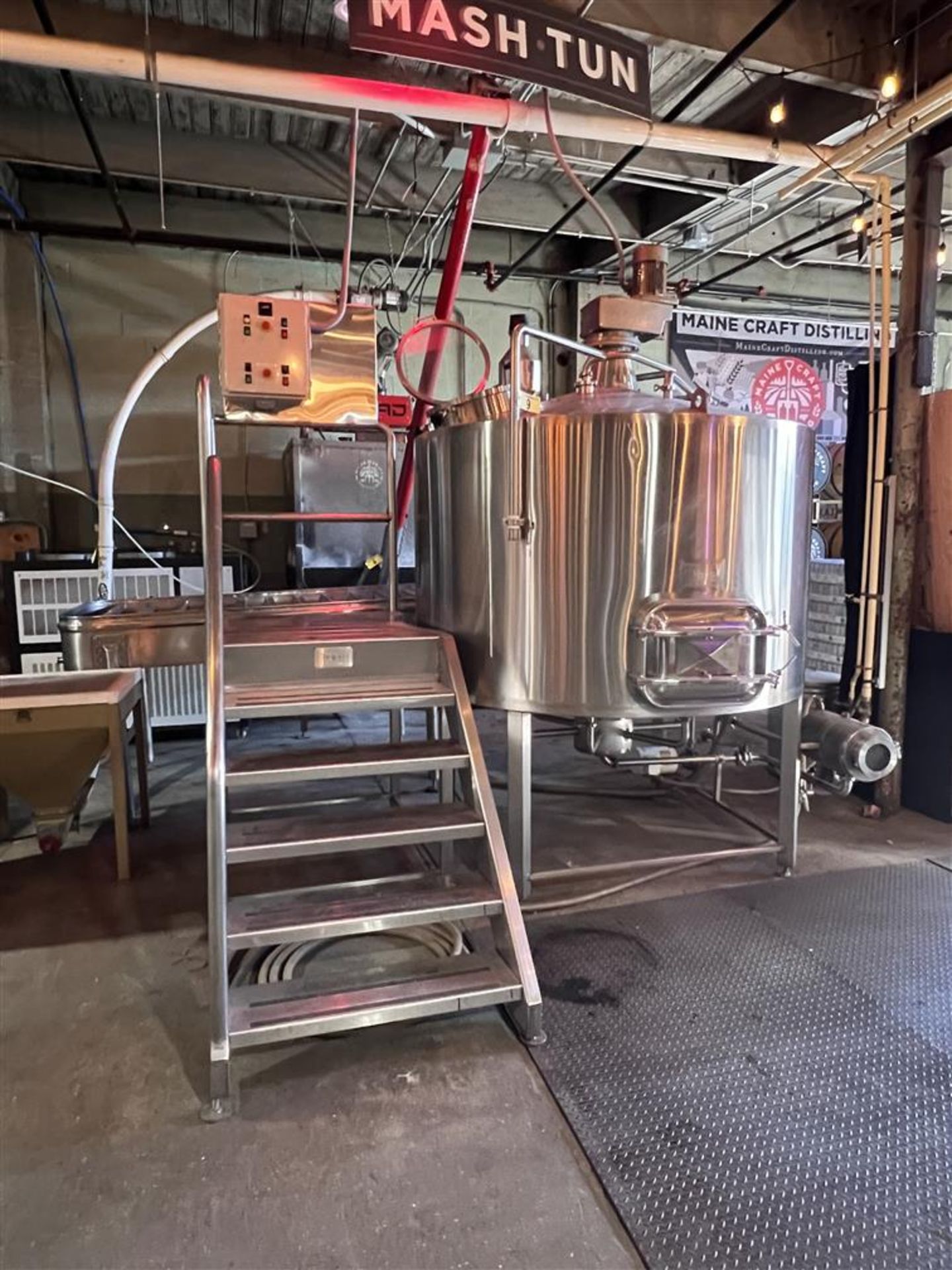 Stand Alone Mashtun in the ~30bbl range from a distillery w/motorized rakes!