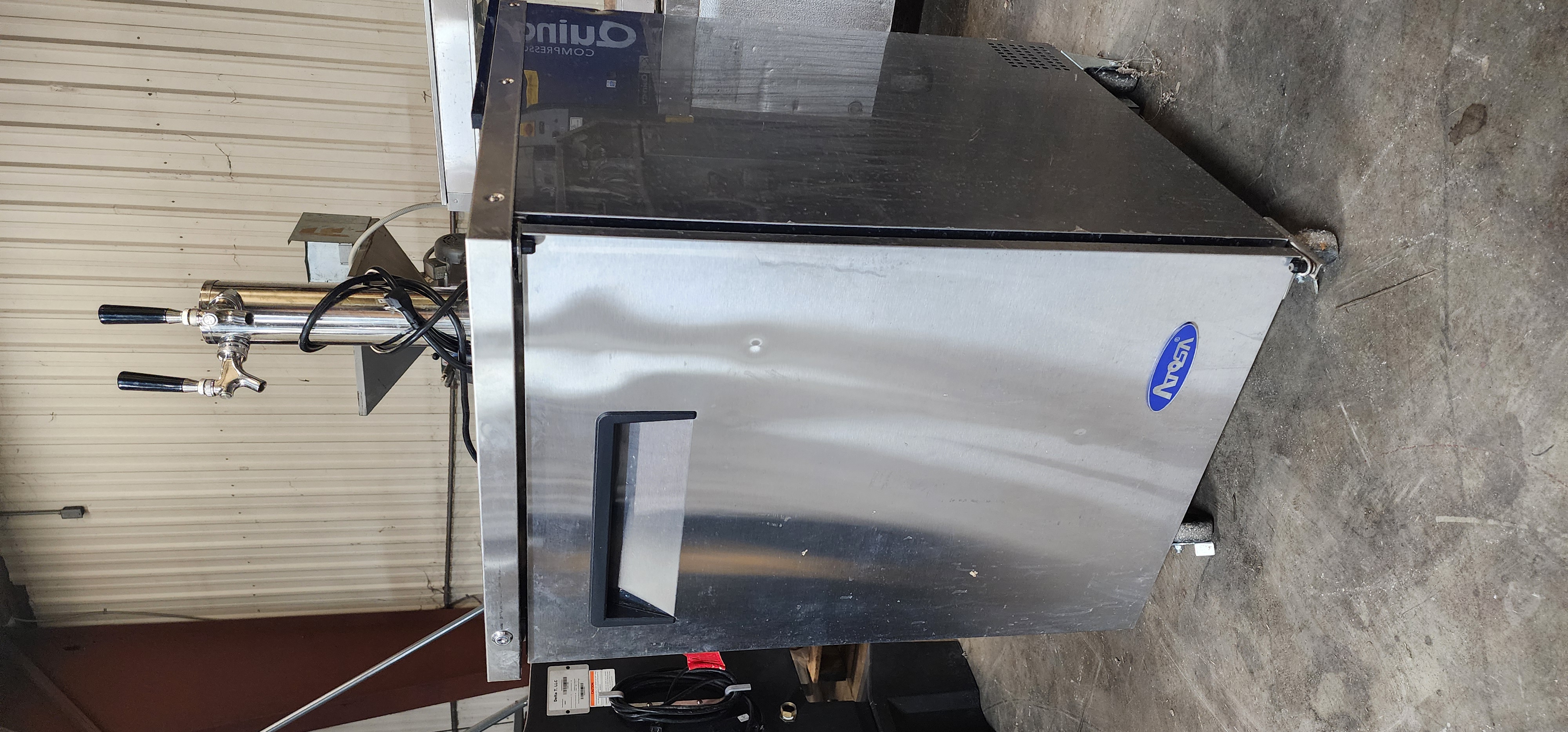MKC23GR 23" Keg Cooler - Commercial Grade - Like New! Kegerator