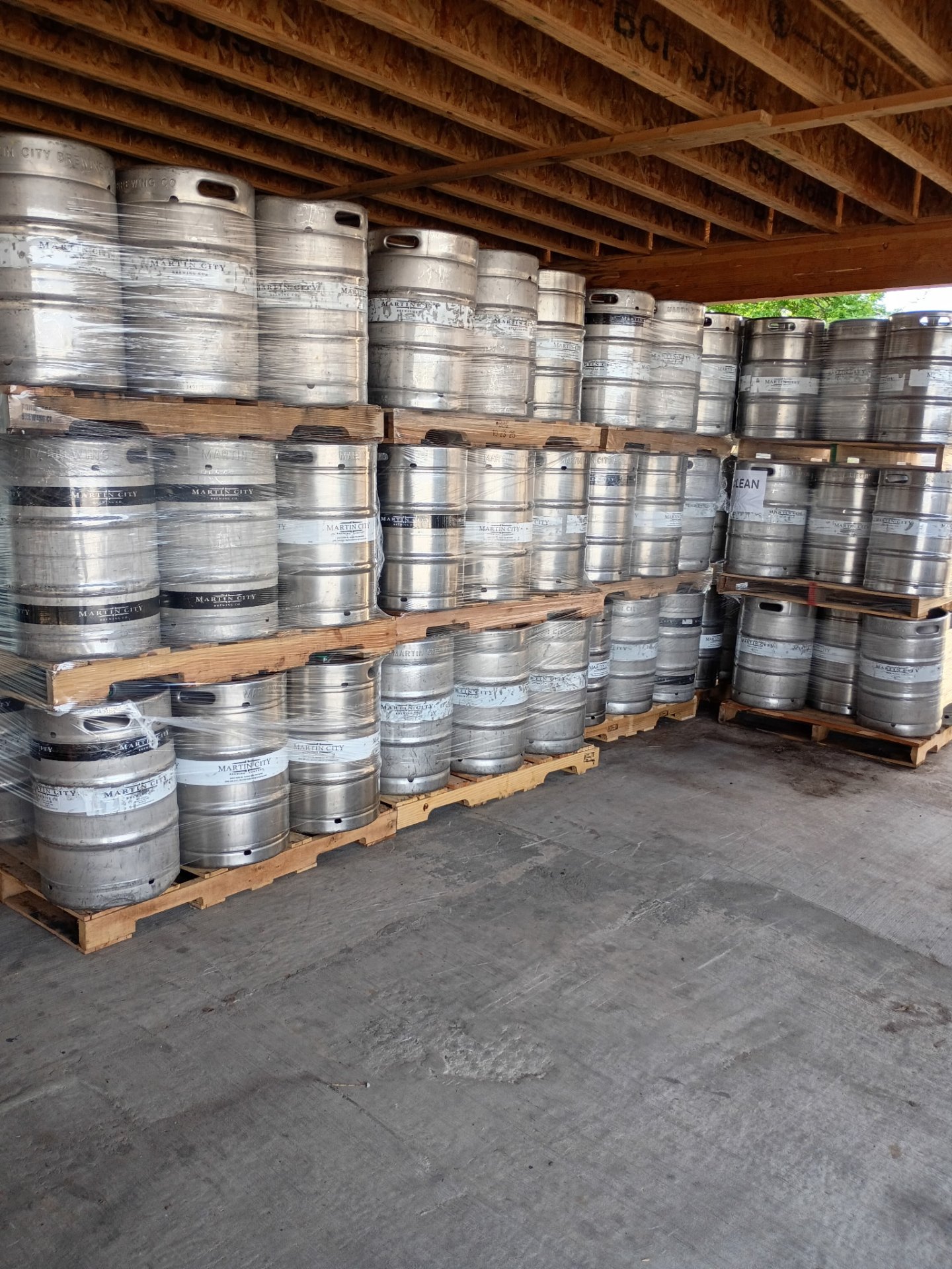 Used 1/2 BBL Sankey Kegs for Sale | Stainless Steel Half Barrel Kegs | Missouri