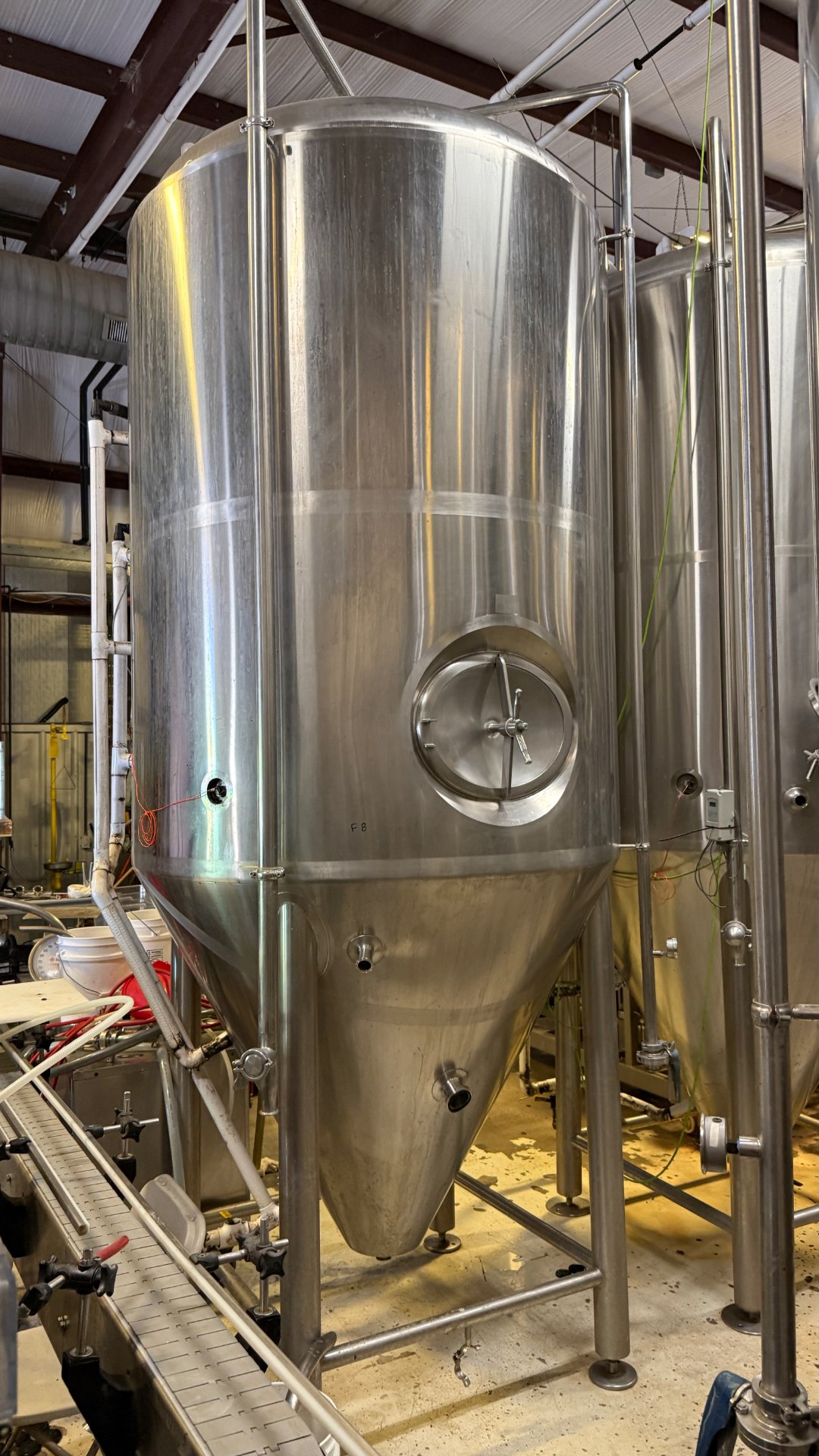 30 BBL (930 Gallon) Unitank Fermenter – Glycol Jacketed & Insulated