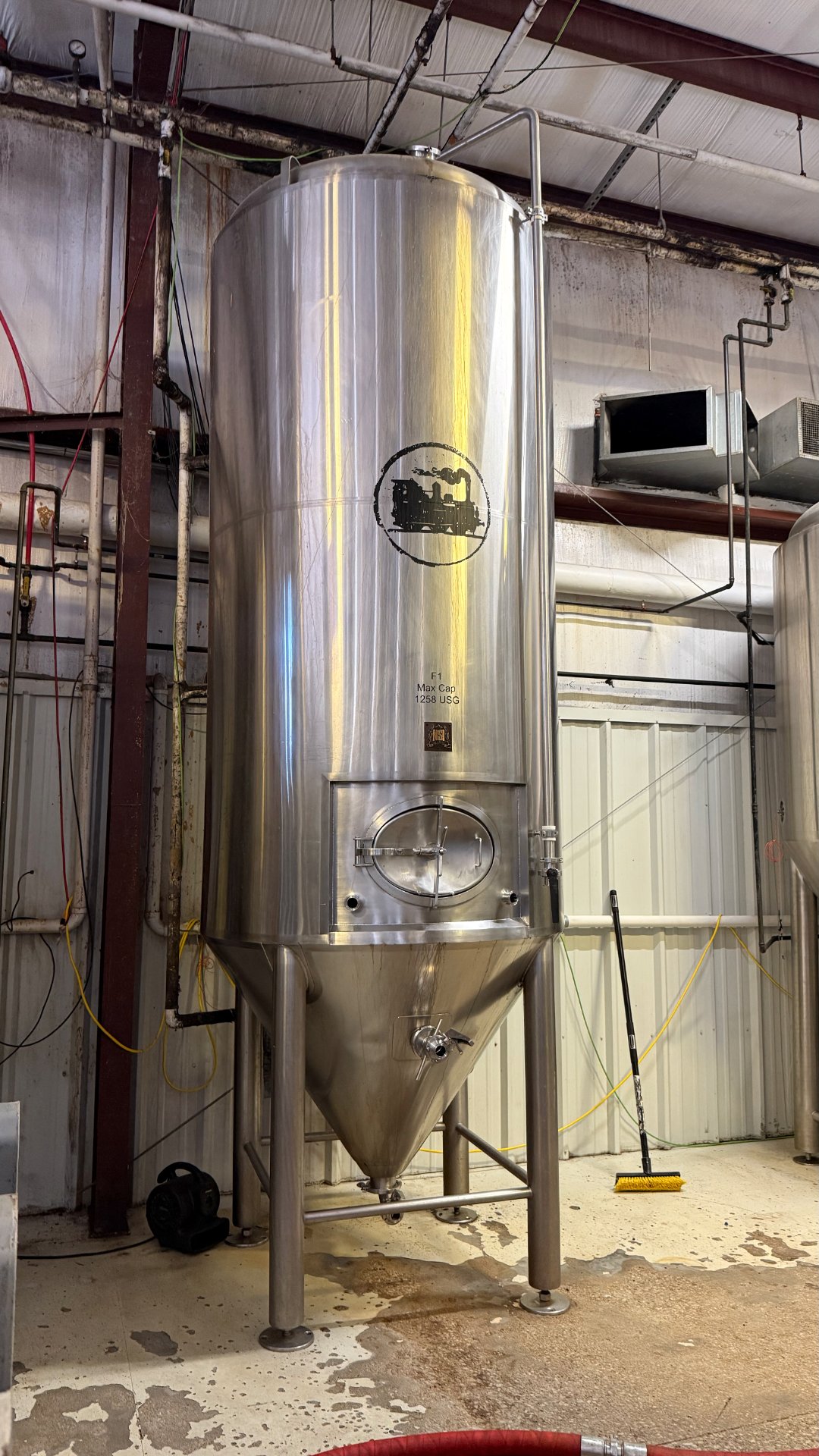 NSI 30 BBL (930 Gallon) Unitank Fermenter – Glycol Jacketed & Insulated