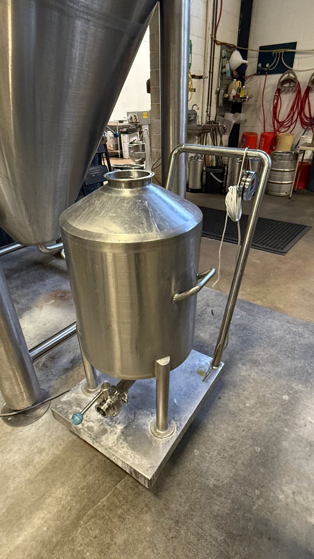 Stainless Steel Yeast Brink (mobile) With Stand And Valve Assembly