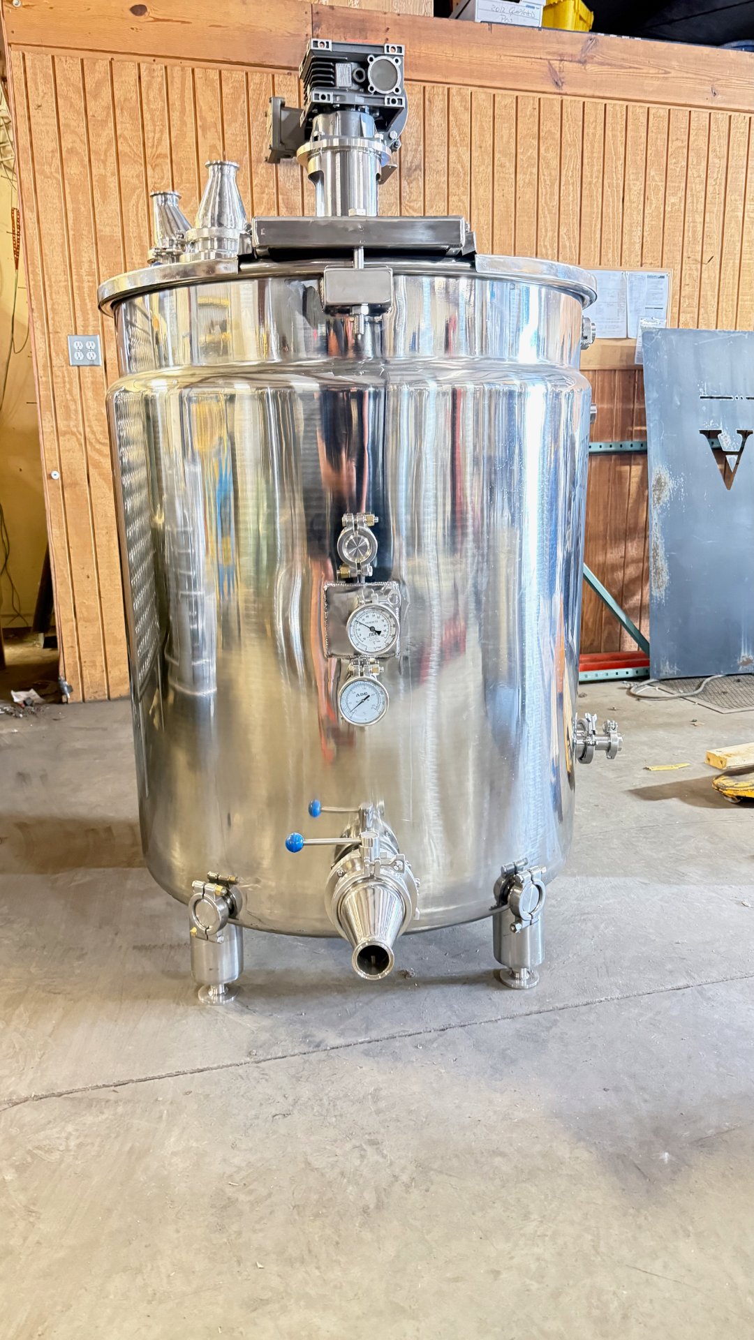 Affordable Distillery Equipment 150 gallon open top mash tun with internal cooling coil