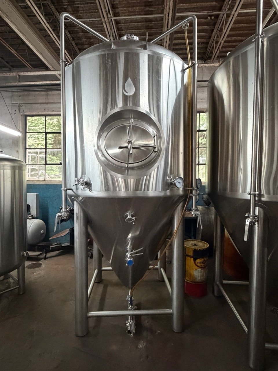 (reduced!) Deutsche 20 BBL (620 Gallon) Jacketed Stainless Steel Unitank Fermenter
