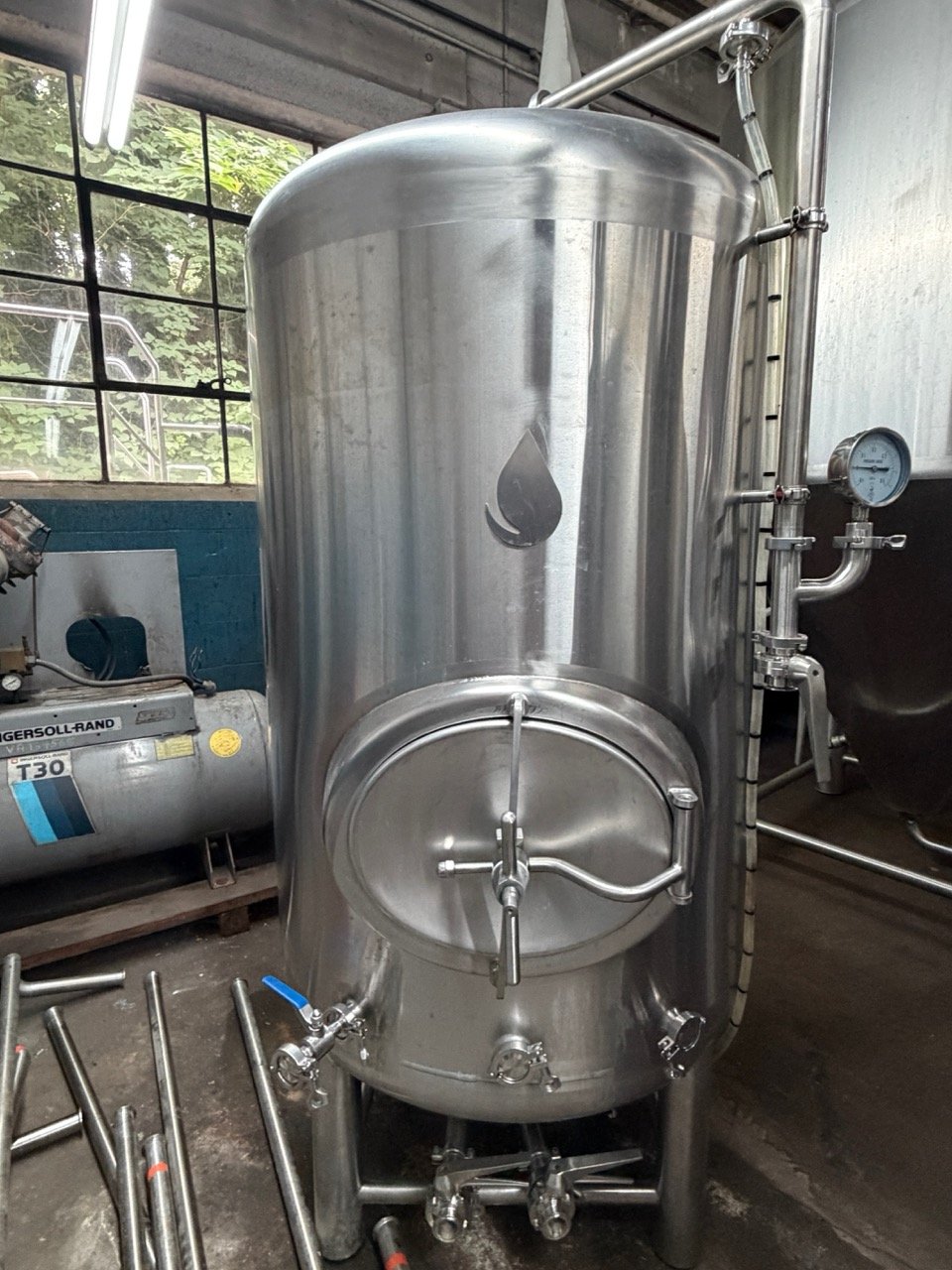 Deutsche 3.5BBL Brite Tank, Jacketed