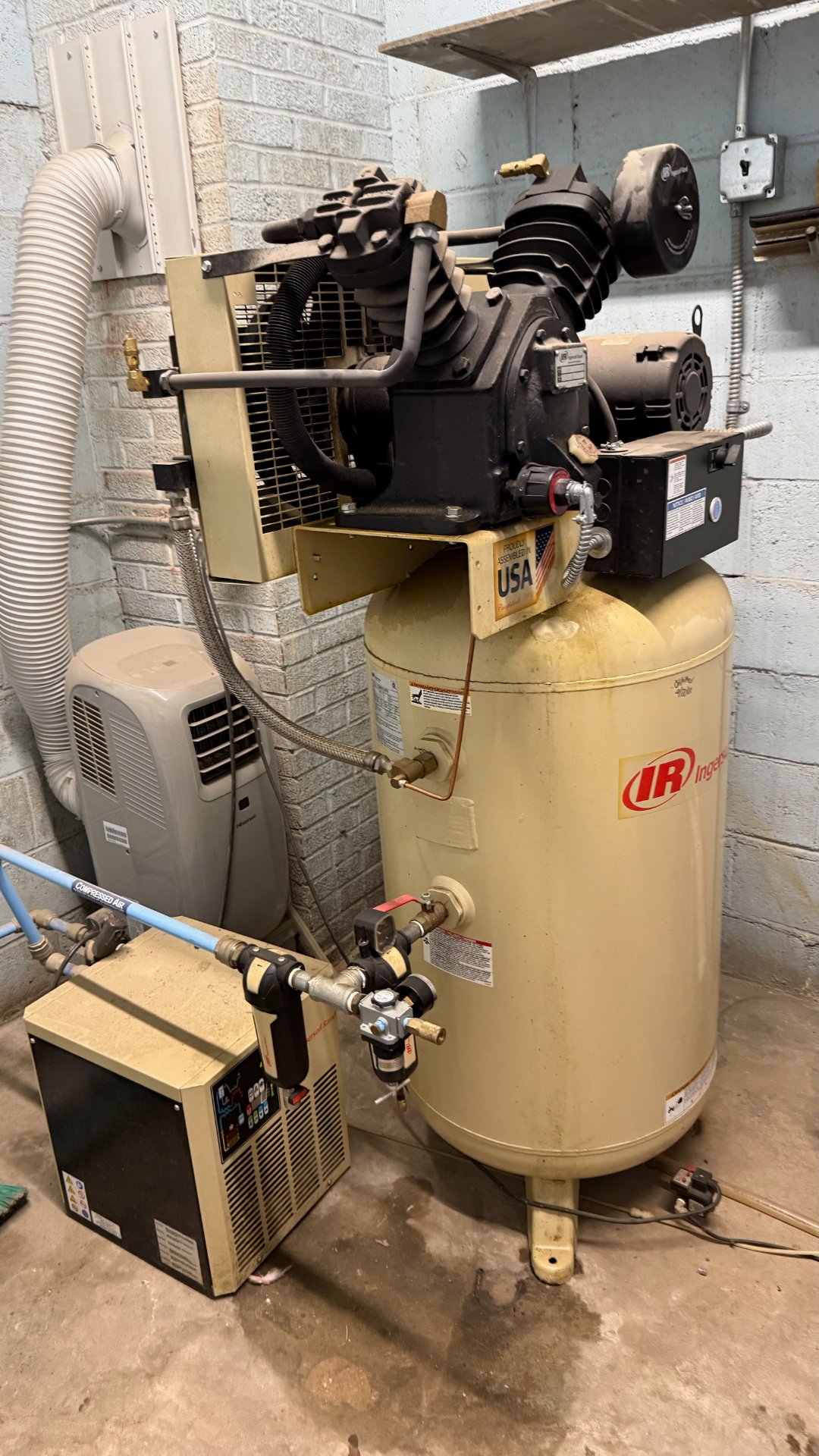Ingersoll Rand  7.5hp Air Compressor (model 2475n7.5-p)