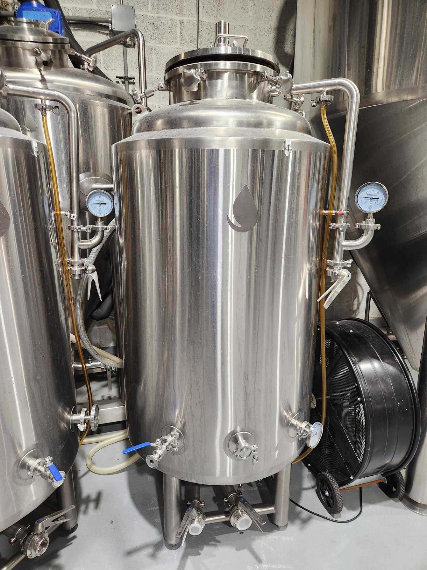 (reduced!) Deutsche 4 BBL (124-Gallon) Glycol-Jacketed Brite Tanks