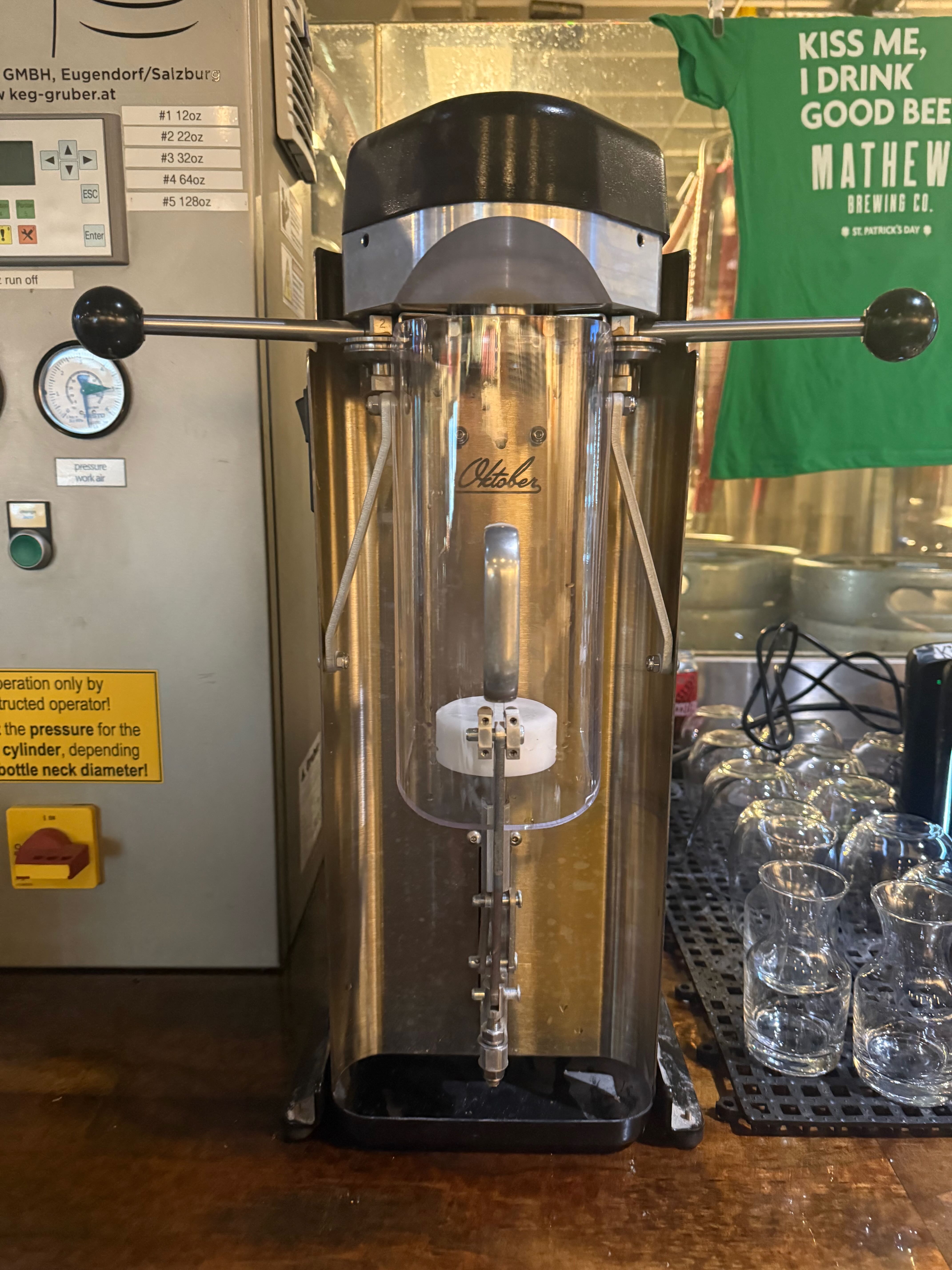 October Crowler Fill Station model 7 (32 oz) (never been used)