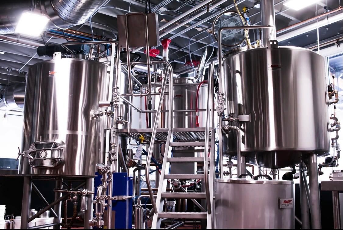 DME 3-vessel STEAM brewhouse: 10 bbl kettle | 15 bbl mash | 15 bbl lauter | 20 bbl HLT | 20 bbl CLT | HX, All pumps, controllers (automated, air-actuated valves)
